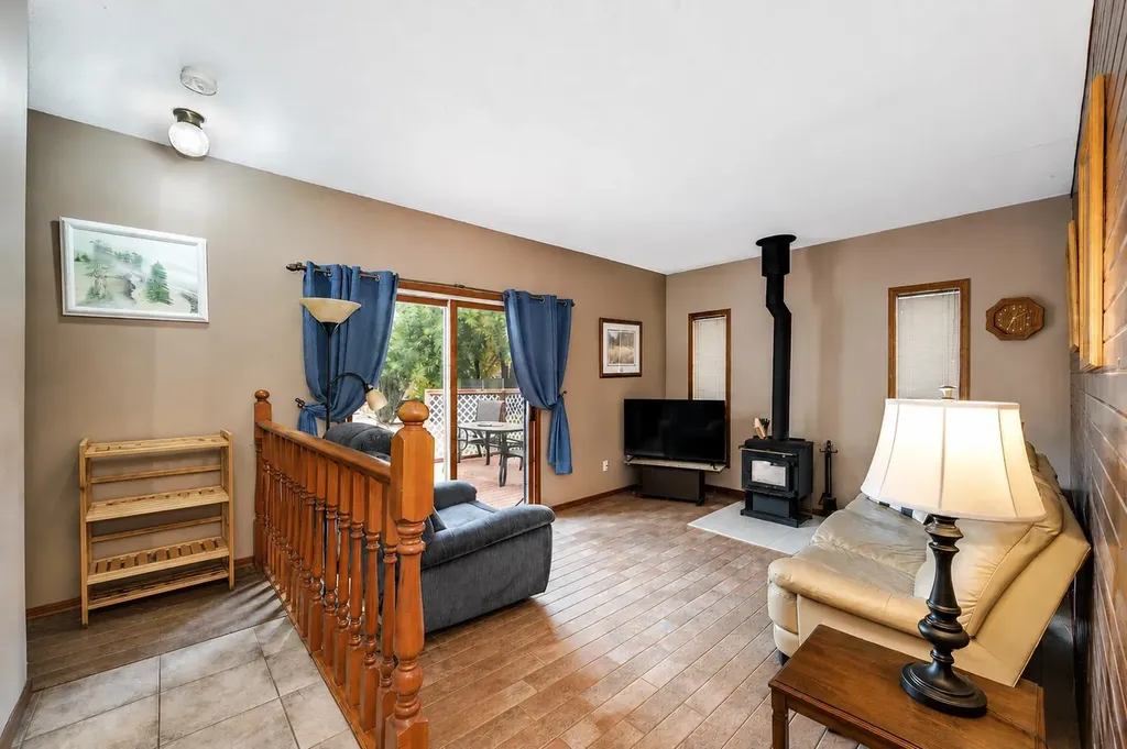 5005 43 Street E Sylvan Lake AB T4S 1C1