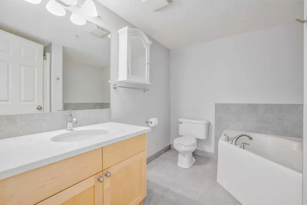 1631 28 Avenue SW Calgary AB T2T 1J5