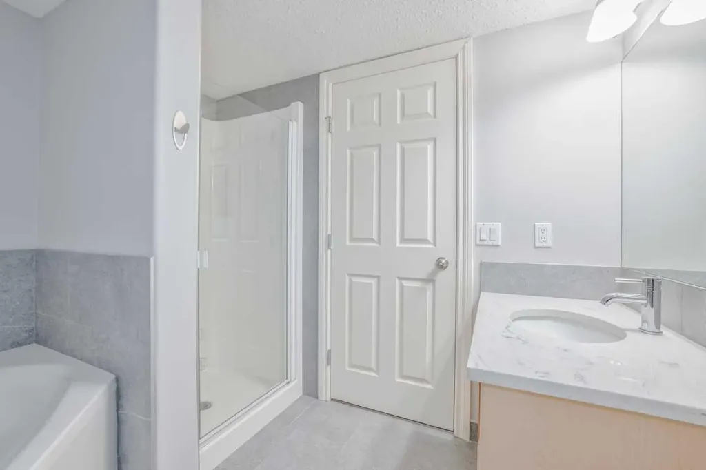 1631 28 Avenue SW Calgary AB T2T 1J5