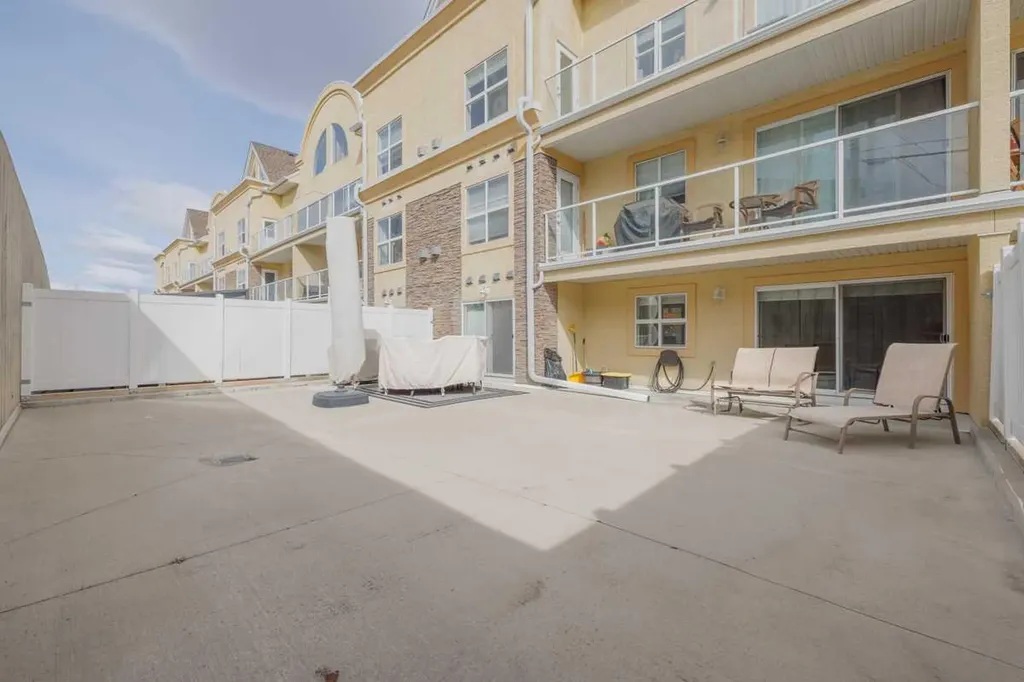 1631 28 Avenue SW Calgary AB T2T 1J5