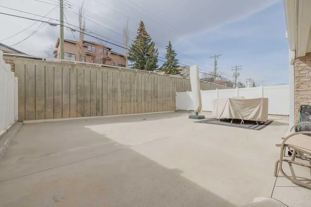 1631 28 Avenue SW Calgary AB T2T 1J5