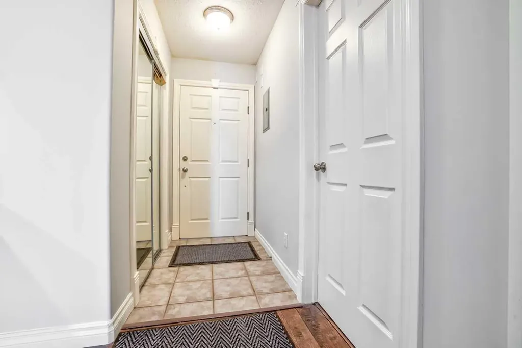 1631 28 Avenue SW Calgary AB T2T 1J5