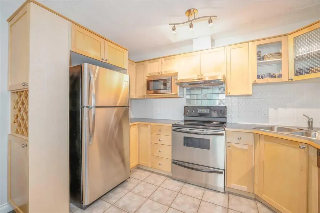 1631 28 Avenue SW Calgary AB T2T 1J5