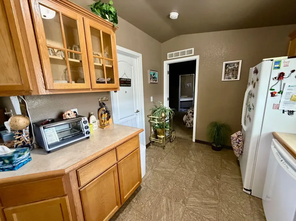 206 Railway Avenue Coaldale AB T1M0A7