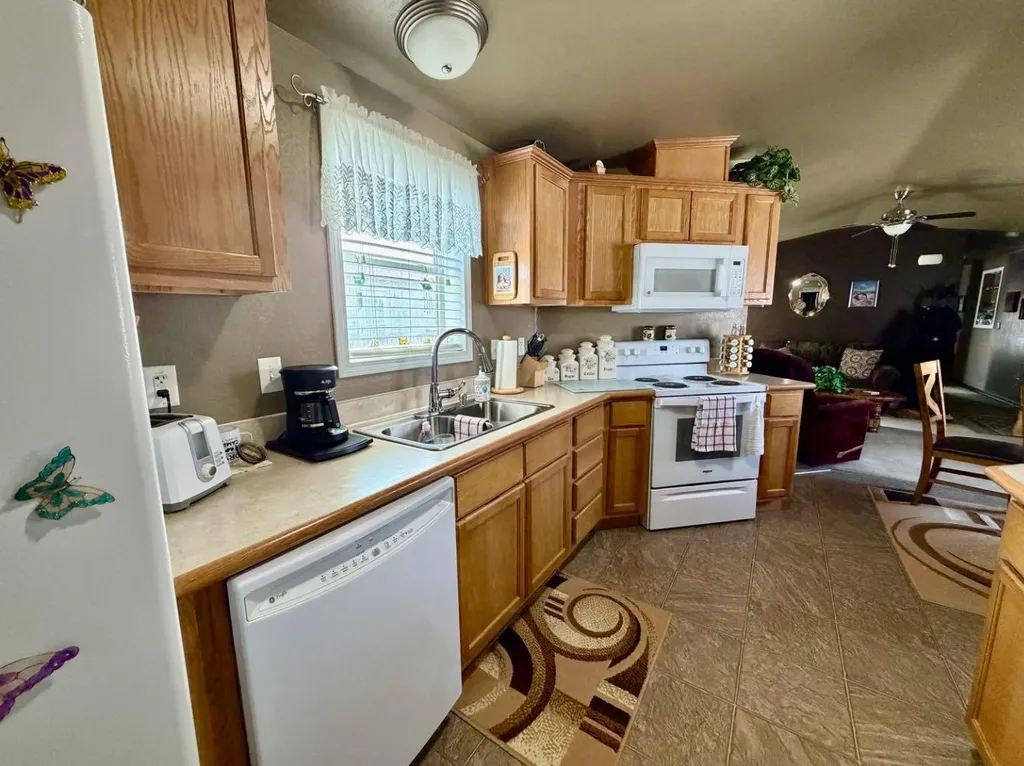 206 Railway Avenue Coaldale AB T1M0A7