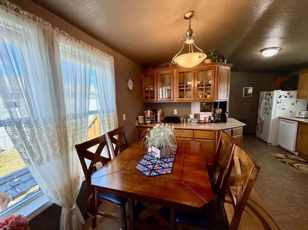 206 Railway Avenue Coaldale AB T1M0A7