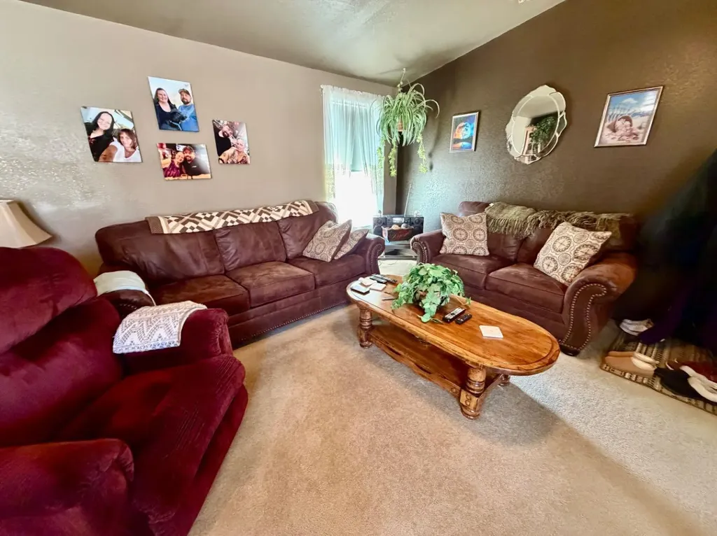 206 Railway Avenue Coaldale AB T1M0A7