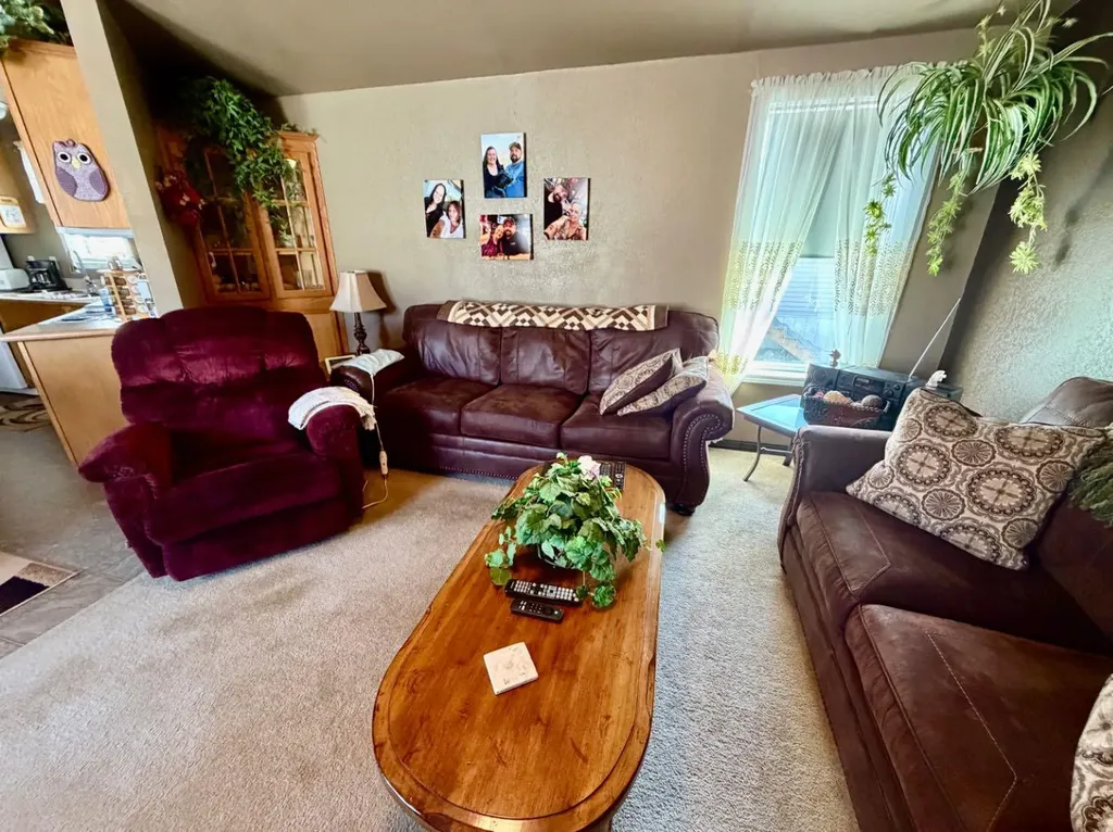206 Railway Avenue Coaldale AB T1M0A7