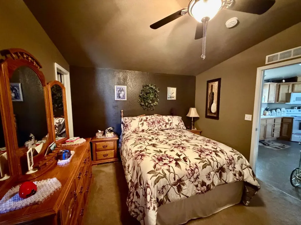206 Railway Avenue Coaldale AB T1M0A7