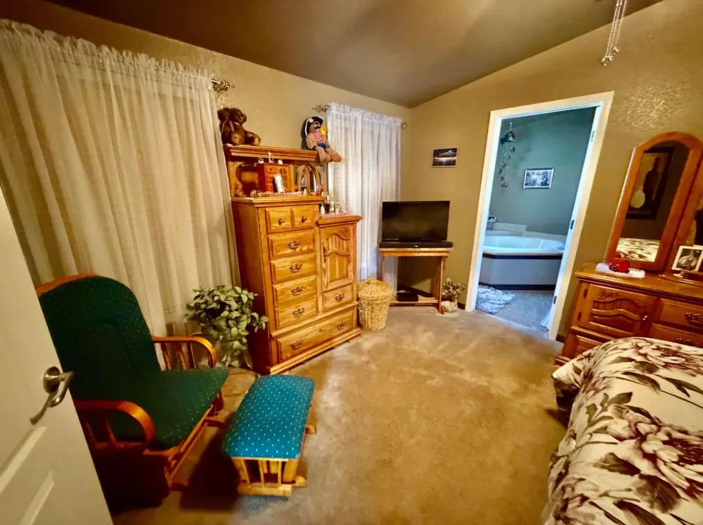 206 Railway Avenue Coaldale AB T1M0A7