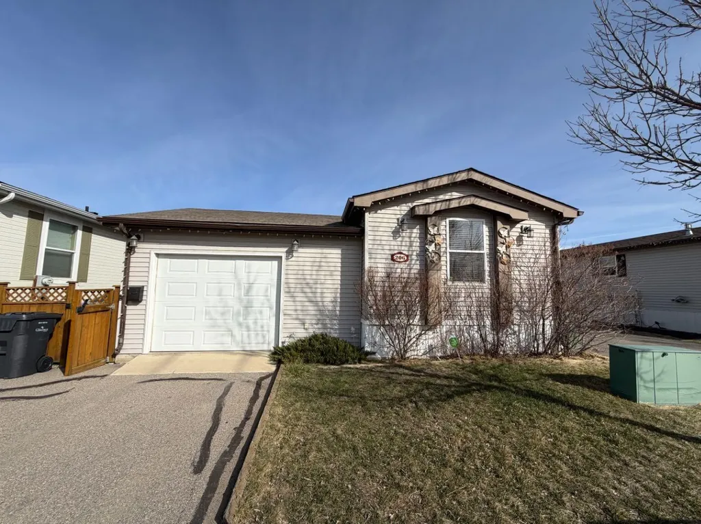 206 Railway Avenue Coaldale AB T1M0A7