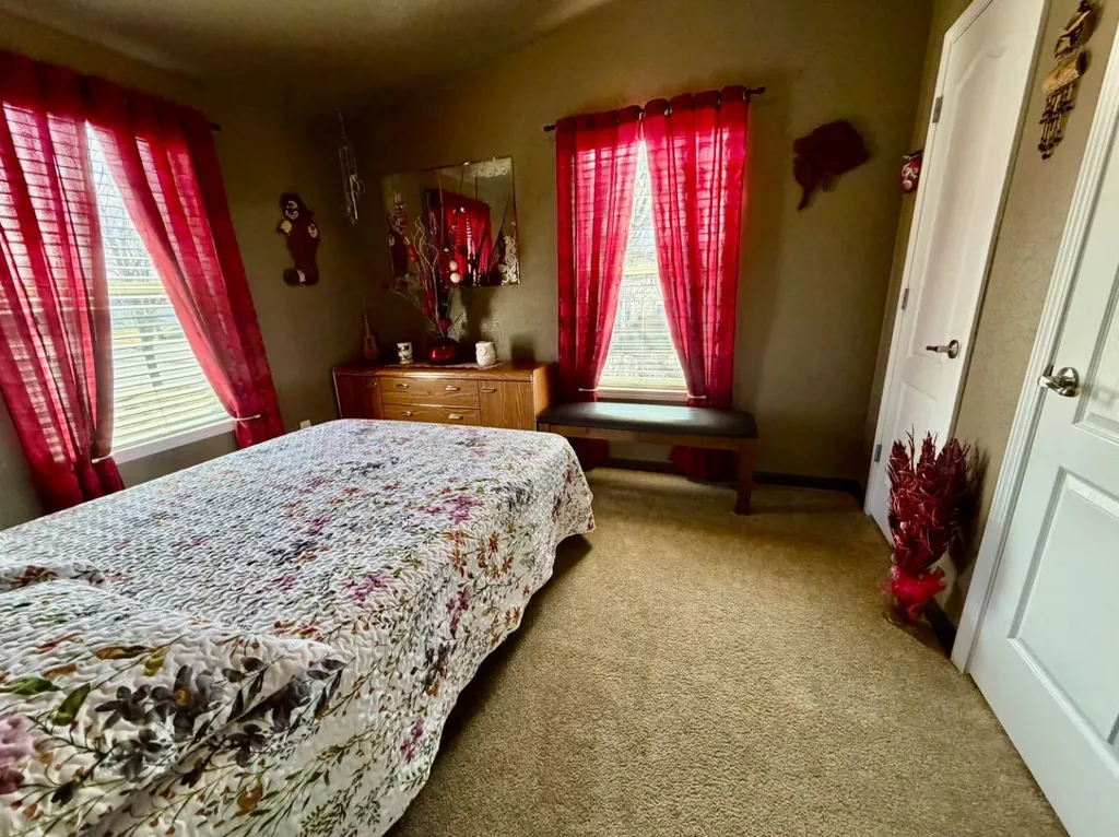 206 Railway Avenue Coaldale AB T1M0A7