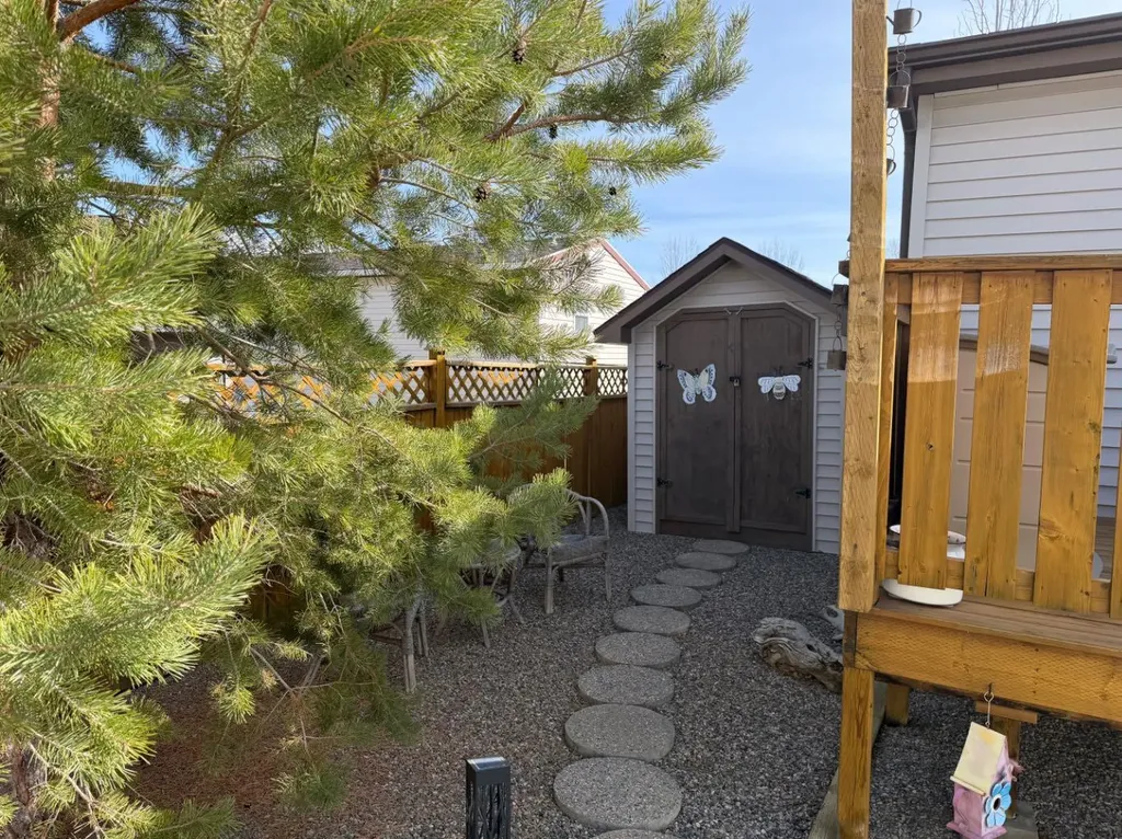 206 Railway Avenue Coaldale AB T1M0A7