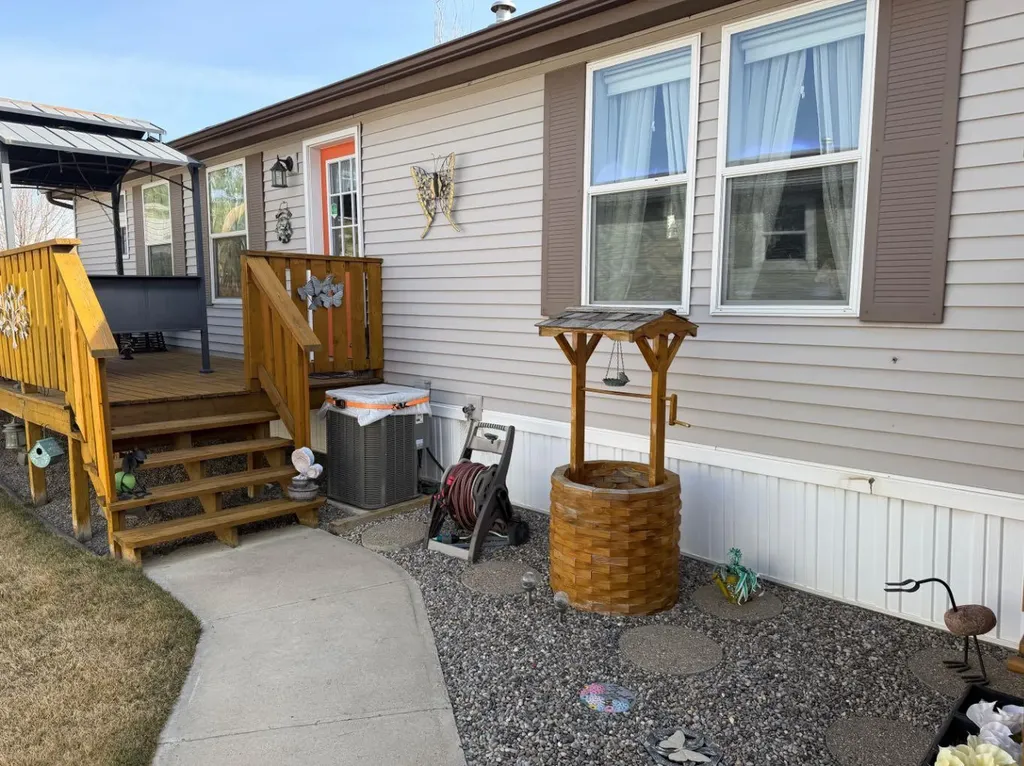 206 Railway Avenue Coaldale AB T1M0A7