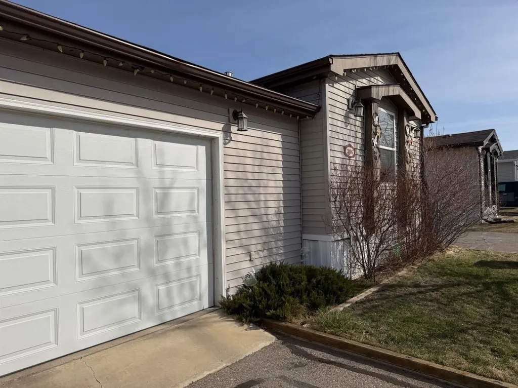 206 Railway Avenue Coaldale AB T1M0A7