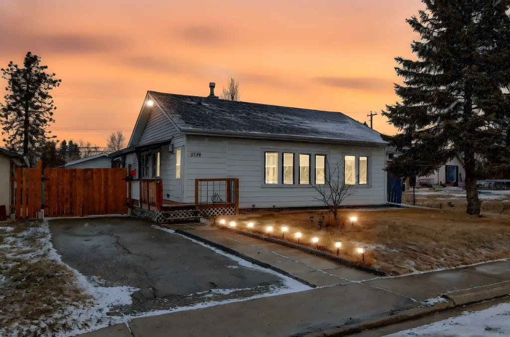 2130 20 Avenue Bowden AB T0M0K0