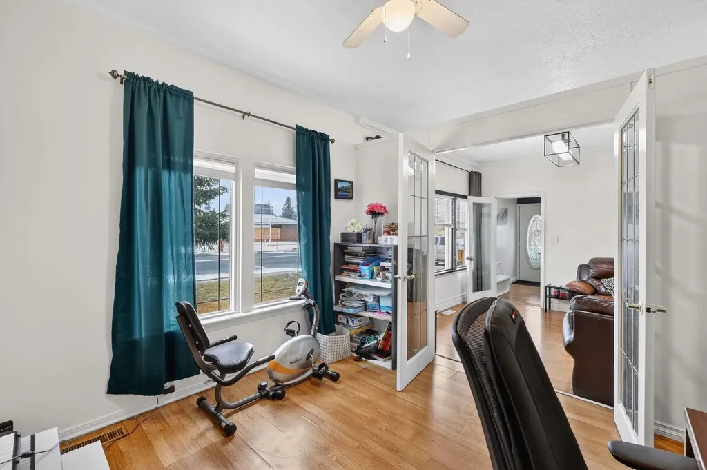 2130 20 Avenue Bowden AB T0M0K0