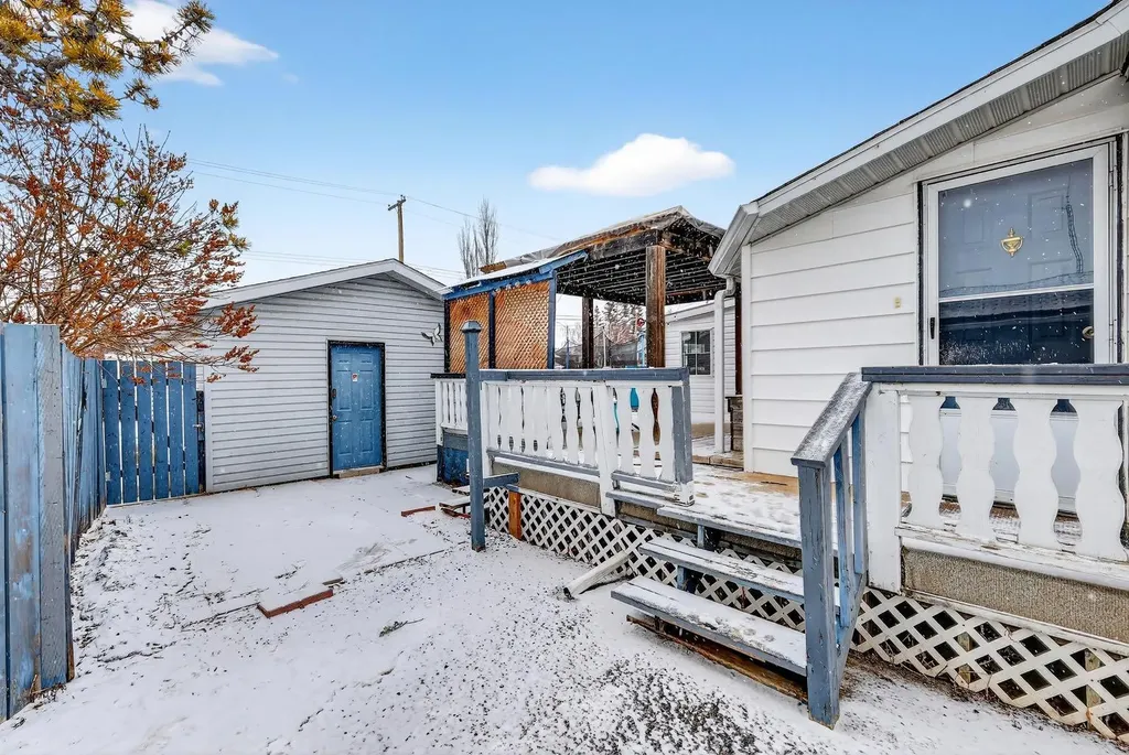 2130 20 Avenue Bowden AB T0M0K0