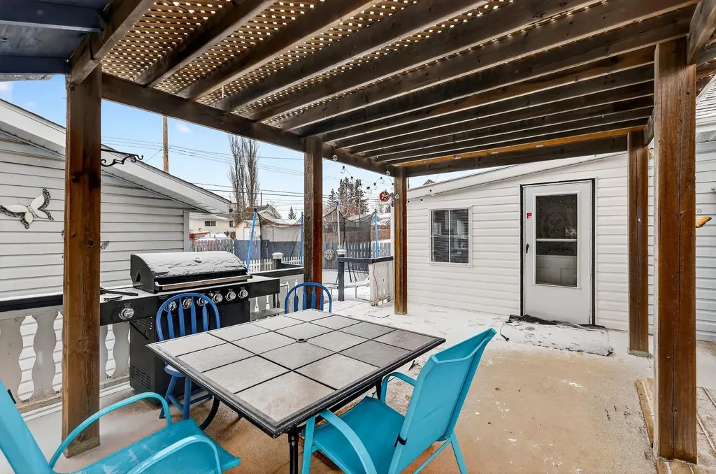 2130 20 Avenue Bowden AB T0M0K0