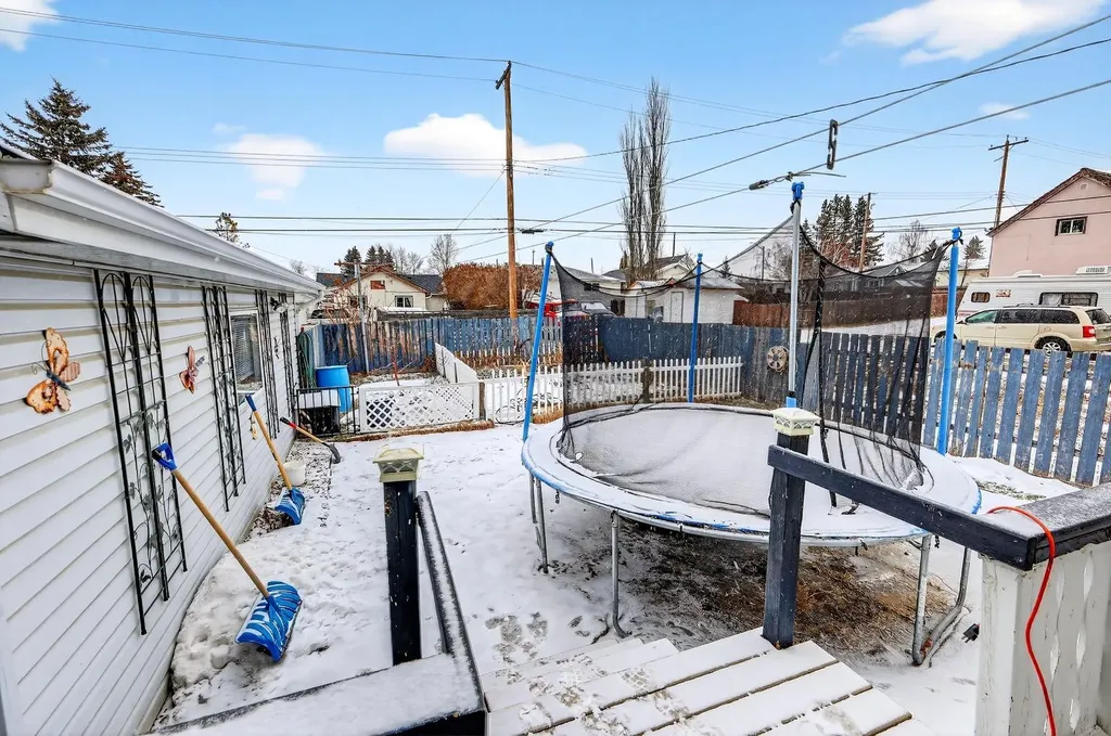 2130 20 Avenue Bowden AB T0M0K0