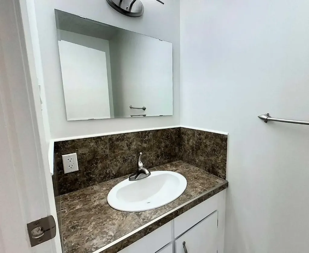 5215 6 Avenue Edson AB T7E1K9