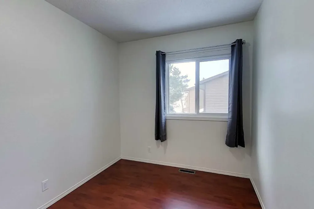 5215 6 Avenue Edson AB T7E1K9