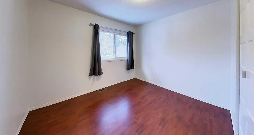5215 6 Avenue Edson AB T7E1K9