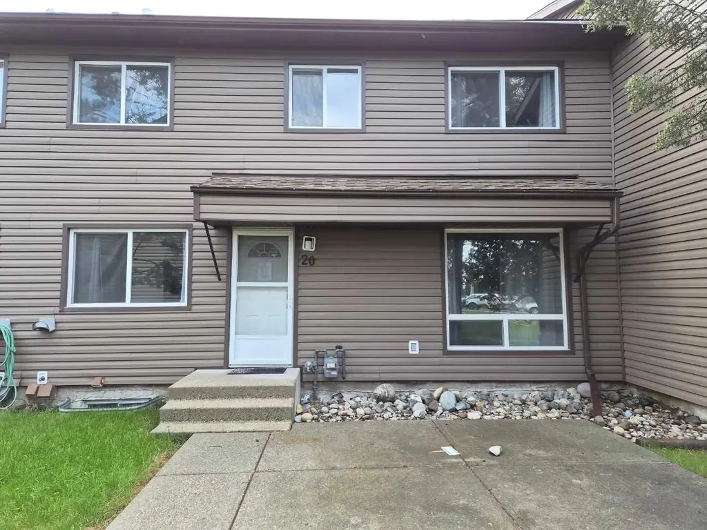 5215 6 Avenue Edson AB T7E1K9