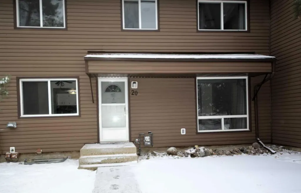 5215 6 Avenue Edson AB T7E1K9