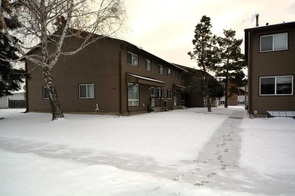 5215 6 Avenue Edson AB T7E1K9