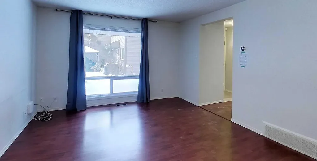 5215 6 Avenue Edson AB T7E1K9