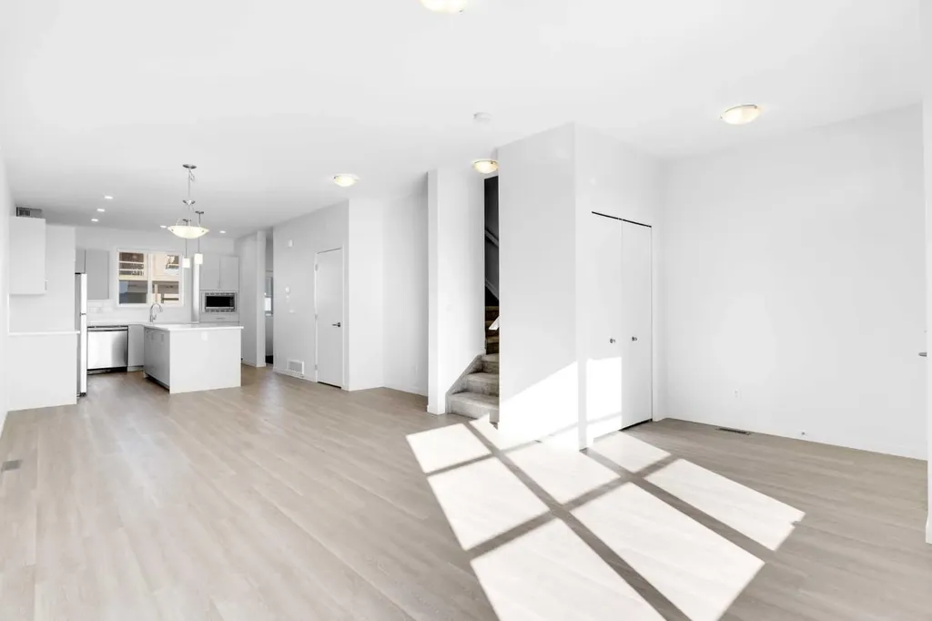 733 South Point Gate SW Airdrie AB T4B 5H7