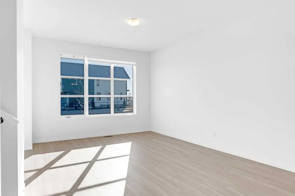733 South Point Gate SW Airdrie AB T4B 5H7