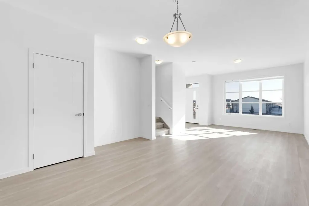 733 South Point Gate SW Airdrie AB T4B 5H7