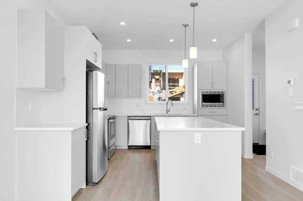 733 South Point Gate SW Airdrie AB T4B 5H7