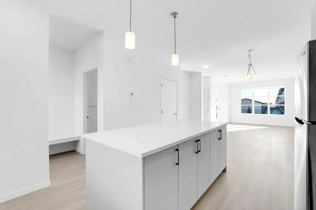 733 South Point Gate SW Airdrie AB T4B 5H7