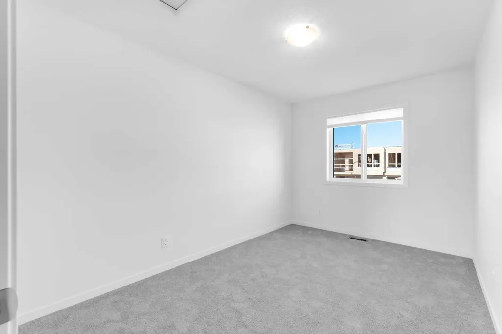 733 South Point Gate SW Airdrie AB T4B 5H7