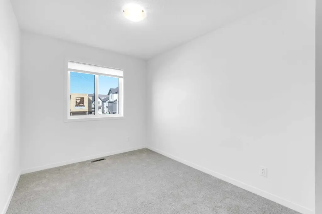 733 South Point Gate SW Airdrie AB T4B 5H7