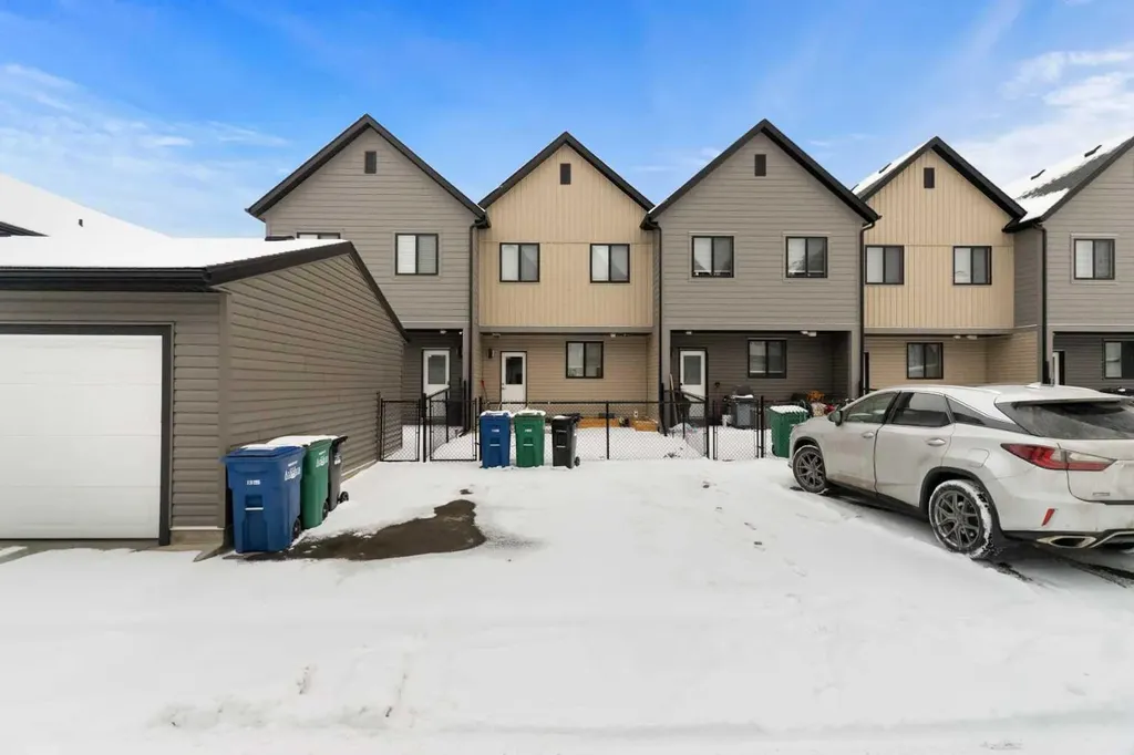 733 South Point Gate SW Airdrie AB T4B 5H7