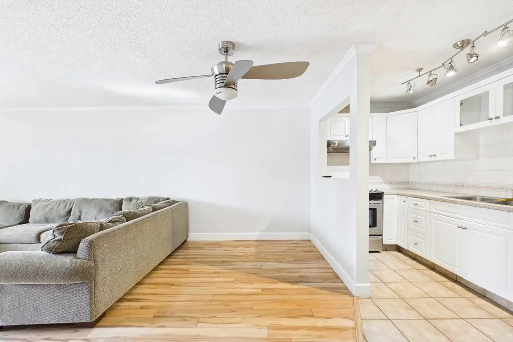 732 57 Avenue SW Calgary AB T2V 0H4