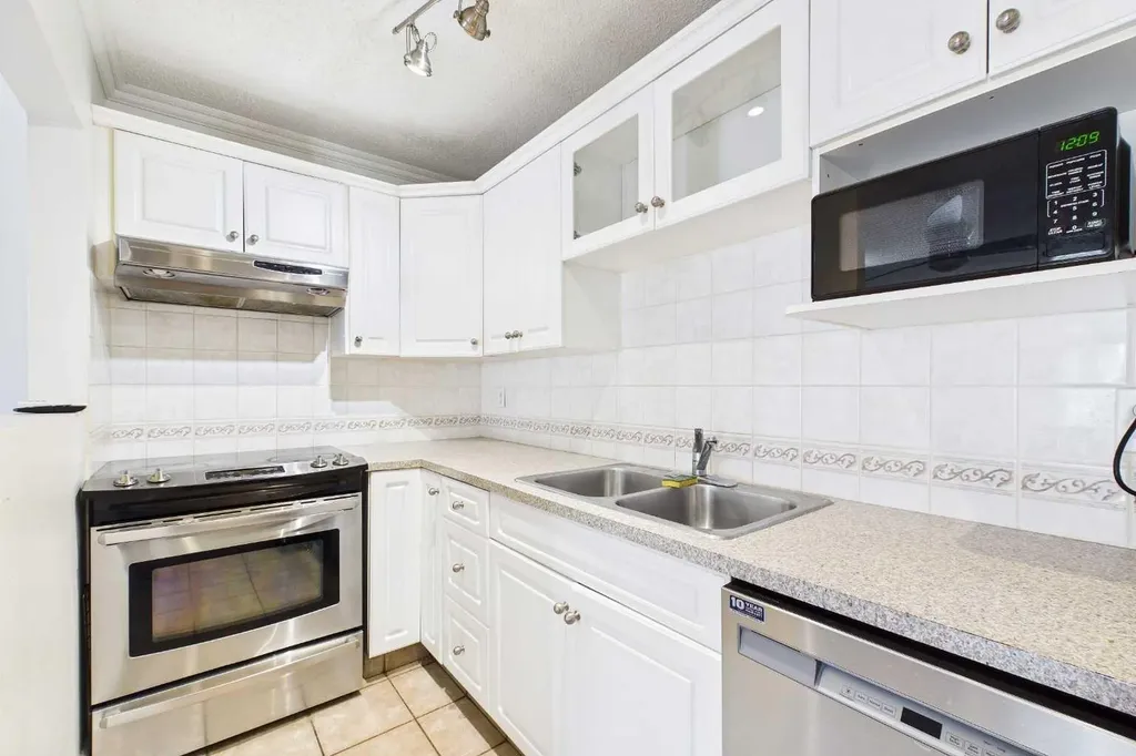 732 57 Avenue SW Calgary AB T2V 0H4