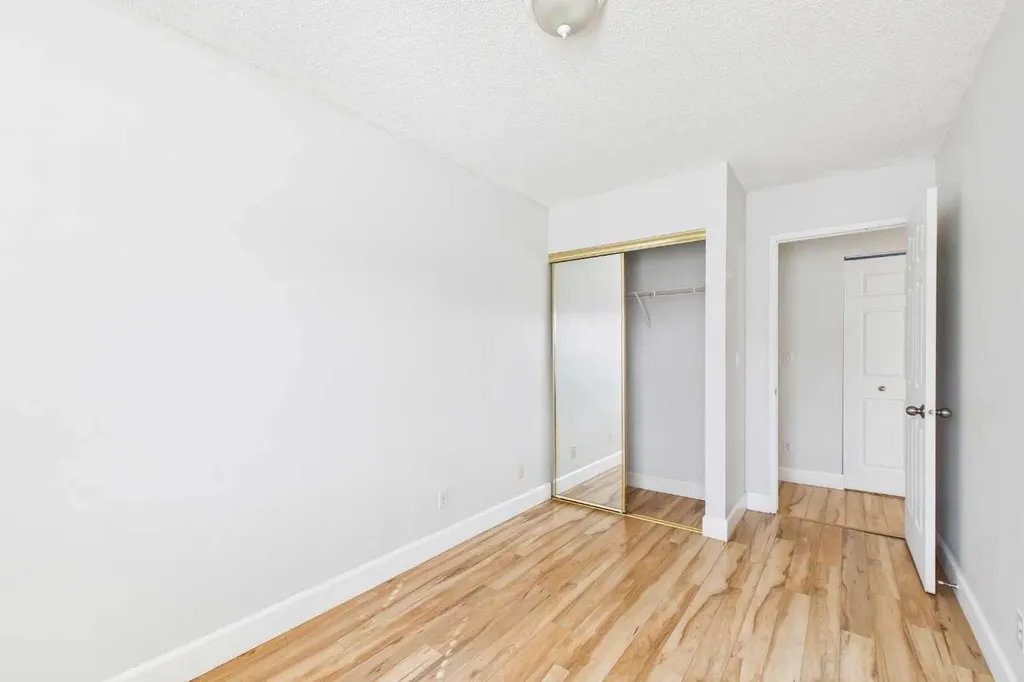 732 57 Avenue SW Calgary AB T2V 0H4