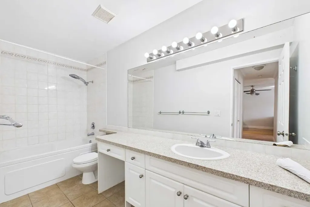 732 57 Avenue SW Calgary AB T2V 0H4