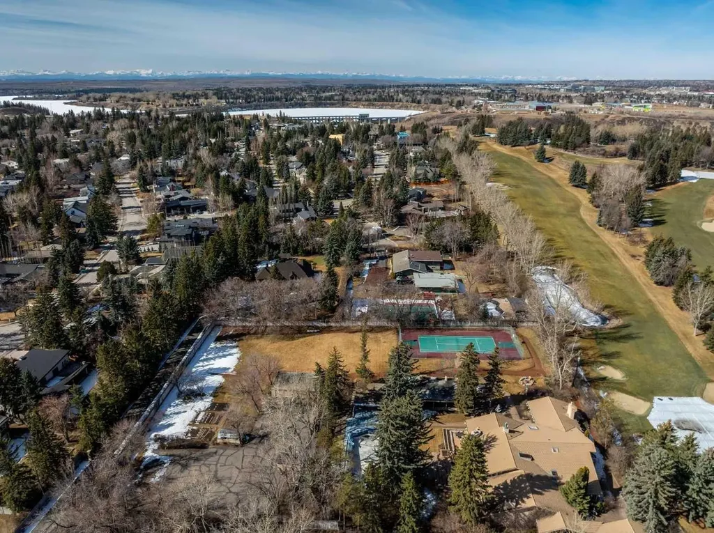 732 57 Avenue SW Calgary AB T2V 0H4