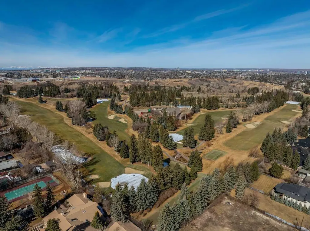 732 57 Avenue SW Calgary AB T2V 0H4