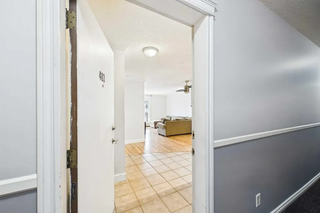 732 57 Avenue SW Calgary AB T2V 0H4