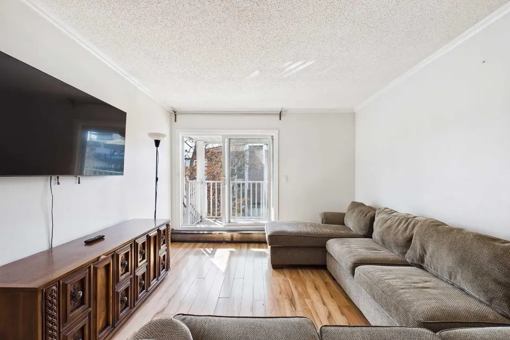 732 57 Avenue SW Calgary AB T2V 0H4