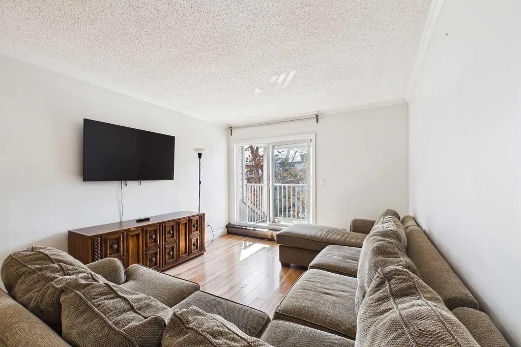 732 57 Avenue SW Calgary AB T2V 0H4
