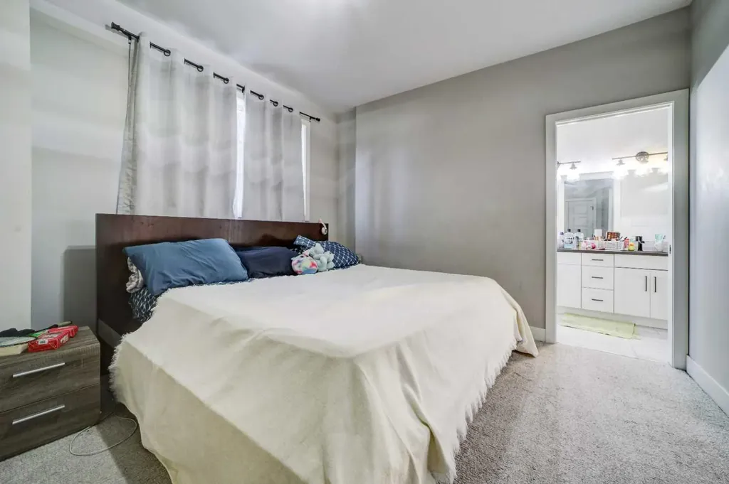 624 19 Street N Lethbridge AB T1H3K9