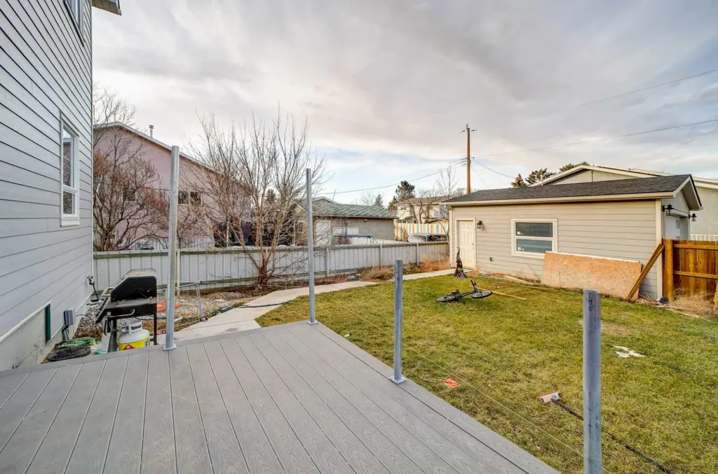 624 19 Street N Lethbridge AB T1H3K9